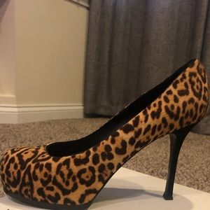 YSL Calf Tribute Pump
